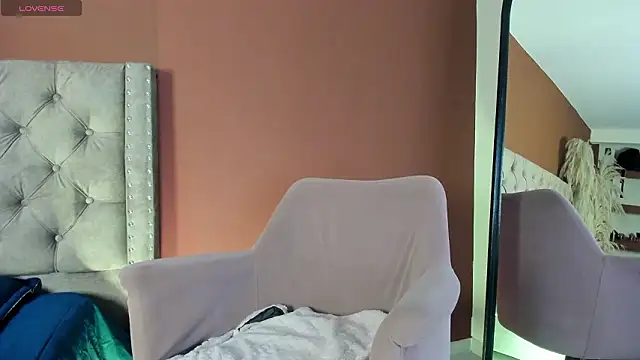 luna cute   online show from January 18, 2026, 2:10 pm