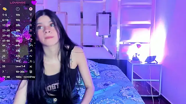 alexandra venuss online show from December 16, 2025, 8:03 pm