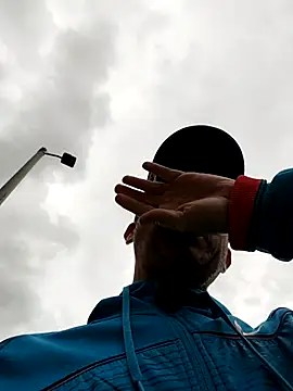 Fuegosutil online show from December 4, 2025, 4:16 pm