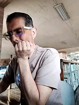 Fuegosutil online show from December 5, 2025, 2:47 pm