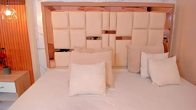 samantha quinnn online show from April 22, 2026, 4:37 am