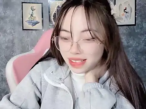 Aria5999 online show from December 4, 2025, 6:49 pm