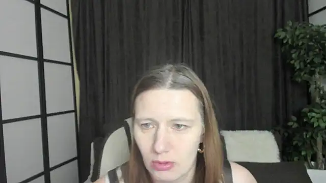 Snapshot of KathrineMeyer chatting on December 17, 2025, 2:06 am KathrineMeyer online show from December 17, 2025, 2:06 am