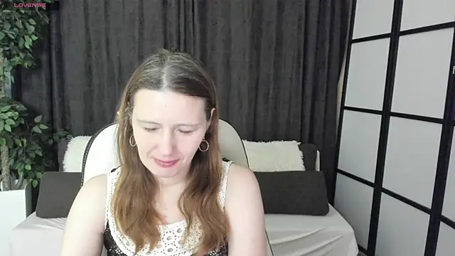 Snapshot of KathrineMeyer chatting on December 19, 2025, 2:29 am KathrineMeyer online show from December 19, 2025, 2:29 am