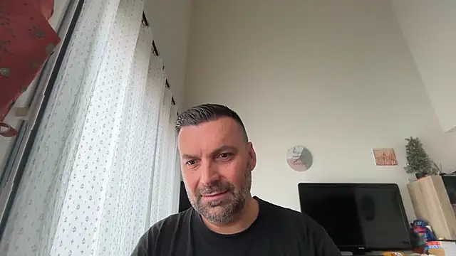 Snapshot of coolsmith81 chatting on June 3, 2026, 7:22 am coolsmith81 online show from June 3, 2026, 7:22 am