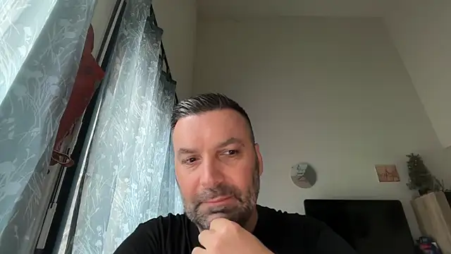 Snapshot of coolsmith81 chatting on June 4, 2026, 6:52 am coolsmith81 online show from June 4, 2026, 6:52 am