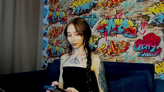 Snapshot of Ellen_Hops chatting on May 27, 2026, 1:57 am Ellen Hops online show from May 27, 2026, 1:57 am