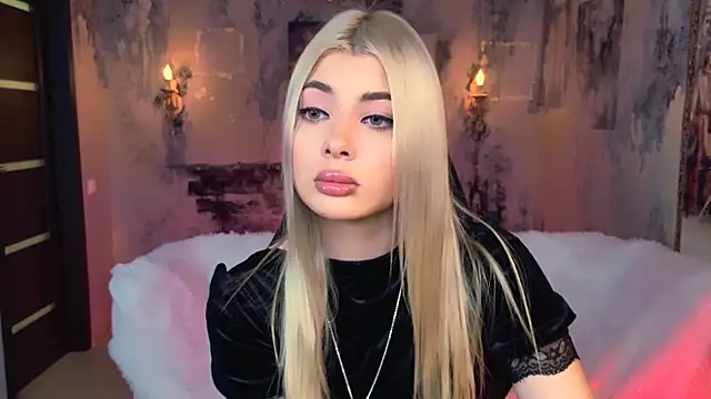 HyileyClark online show from December 2, 2025, 9:25 am