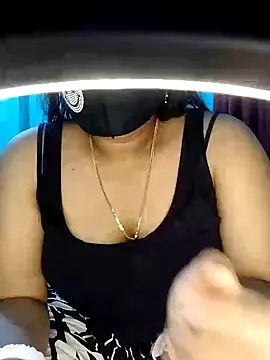 priya2098 online show from June 22, 2026, 6:49 pm