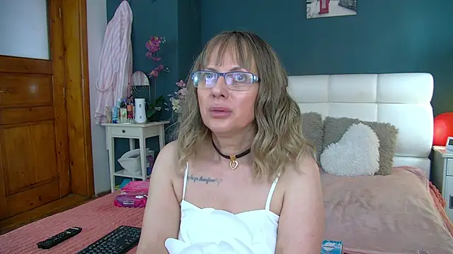 Cougar Milff online show from April 5, 2026, 2:03 pm