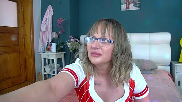 Cougar Milff online show from April 19, 2026, 2:16 pm