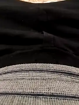 erdestruttor18 online show from December 18, 2025, 7:09 pm