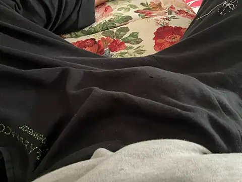 erdestruttor18 online show from February 26, 2026, 7:51 am