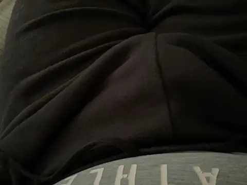 erdestruttor18 online show from April 17, 2026, 12:41 pm