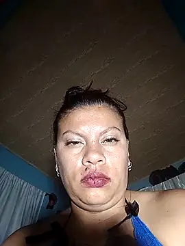 Snapshot of daphne-glow chatting on December 5, 2025, 2:42 am daphne-glow online show from December 5, 2025, 2:42 am