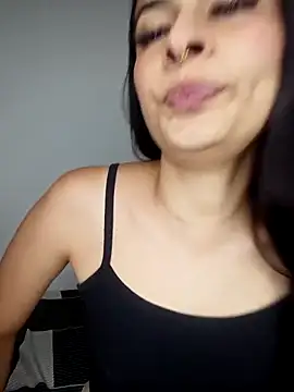 Snapshot of DARKJOLIE7 chatting on April 1, 2026, 9:45 pm DARKJOLIE7 online show from April 1, 2026, 9:45 pm