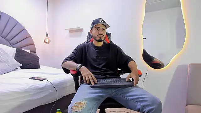 MatthewCullen online show from February 25, 2026, 4:33 am