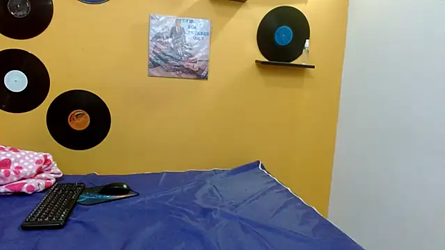 thecatsweet833 online show from December 2, 2025, 6:58 pm