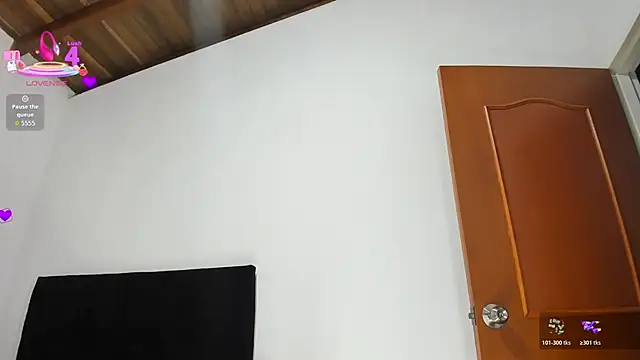 NahomiiAcosta online show from December 2, 2025, 1:33 am