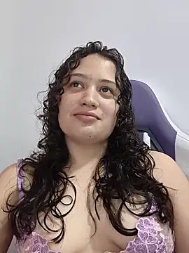 Alana 444 online show from May 17, 2026, 4:32 am