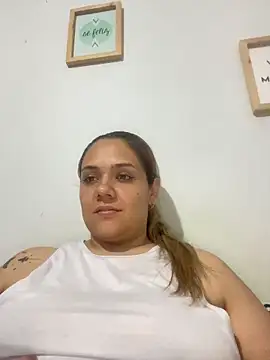Snapshot of LoreinnFox chatting on April 16, 2026, 3:51 am LoreinnFox online show from April 16, 2026, 3:51 am
