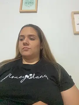 Snapshot of LoreinnFox chatting on April 19, 2026, 8:22 pm LoreinnFox online show from April 19, 2026, 8:22 pm