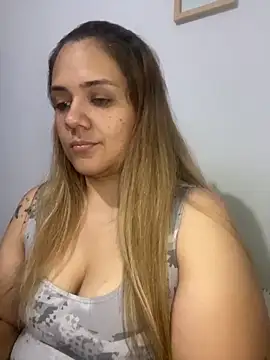 Snapshot of LoreinnFox chatting on April 21, 2026, 3:57 am LoreinnFox online show from April 21, 2026, 3:57 am