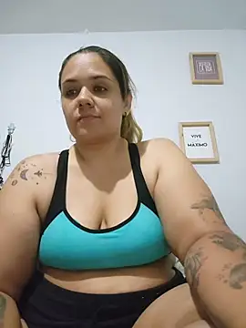 Snapshot of LoreinnFox chatting on May 23, 2026, 4:29 am LoreinnFox online show from May 23, 2026, 4:29 am