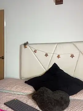  madisonfoxxx1 online show from November 30, 2025, 12:14 am