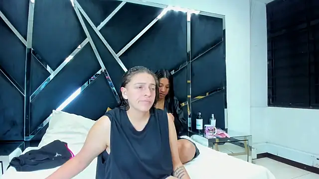 Alyssa Noah online show from April 12, 2026, 3:44 am