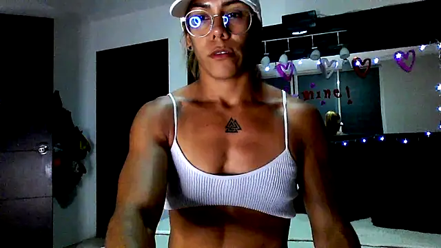 sexymusclegoddess online show from April 2, 2026, 1:58 am