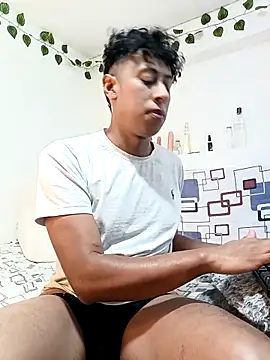 yaron-latin-bad-boy online show from November 29, 2025, 12:13 am