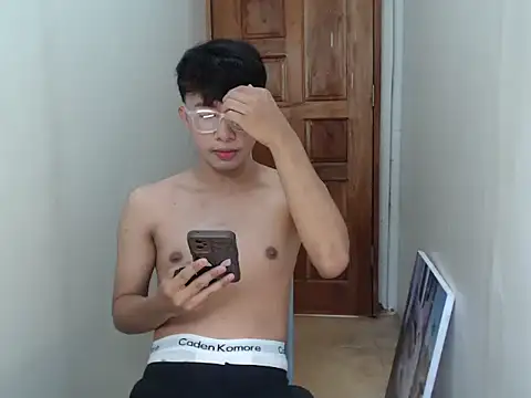 asiantwink0000 online show from December 20, 2025, 4:52 am