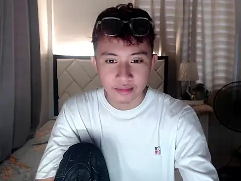 asiantwink0000 online show from February 11, 2026, 2:05 am