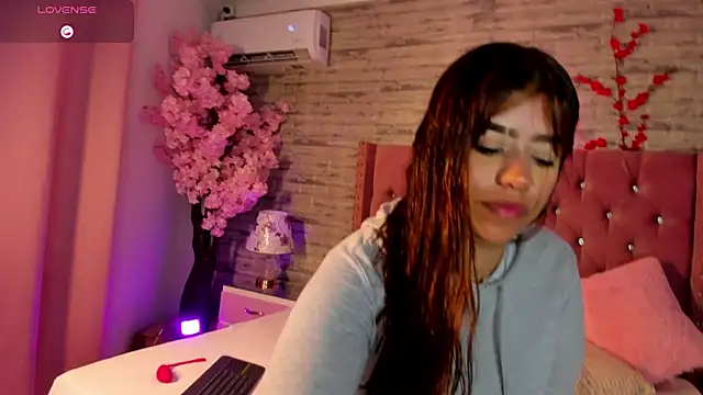 MoliBunny online show from April 18, 2026, 4:38 am