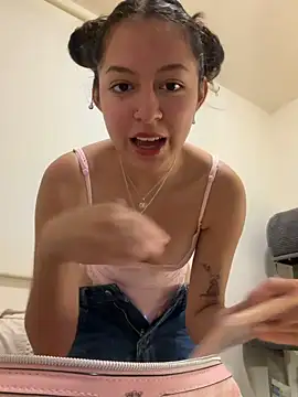 Snapshot of Alicatcua_ chatting on May 6, 2026, 2:29 am Alicatcua online show from May 6, 2026, 2:29 am
