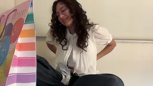 Snapshot of Alicatcua_ chatting on May 14, 2026, 3:35 am Alicatcua online show from May 14, 2026, 3:35 am