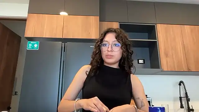 Snapshot of Alicatcua_ chatting on June 7, 2026, 12:04 am Alicatcua online show from June 7, 2026, 12:04 am