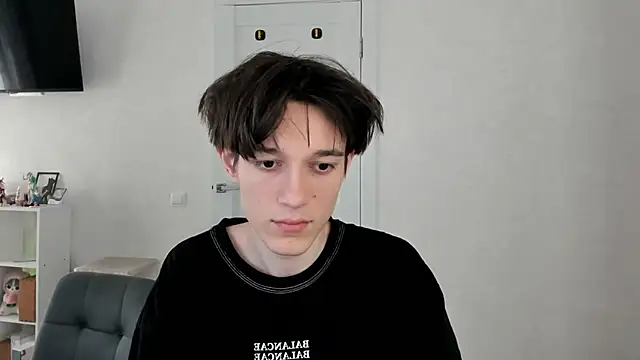 Mickleloveu online show from November 28, 2025, 10:29 am