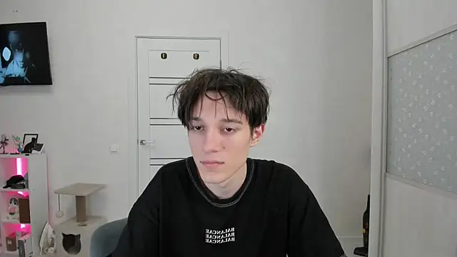 Mickleloveu online show from December 1, 2025, 4:23 pm