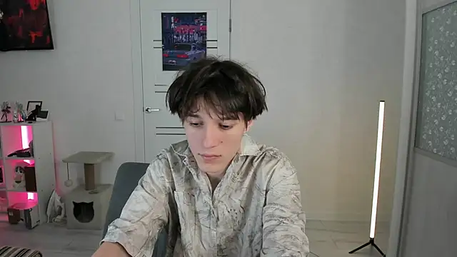 Mickleloveu online show from December 3, 2025, 2:04 pm