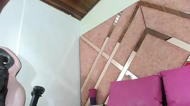 Valeria gil  online show from February 12, 2026, 3:23 am