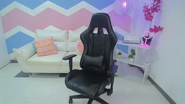 zahira1 online show from March 1, 2026, 6:32 pm