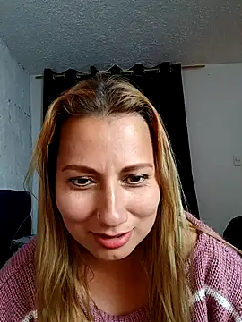 girlardiente93 online show from December 5, 2025, 4:14 pm