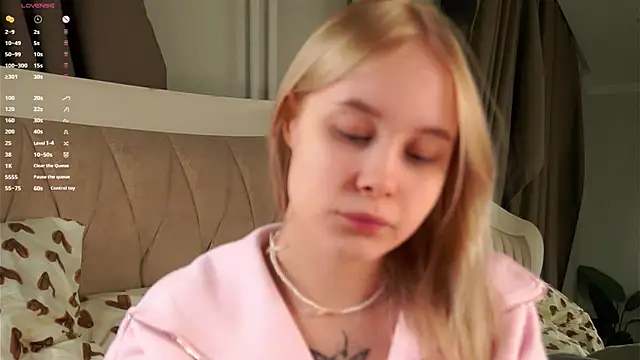 AunclreaVache online show from April 3, 2026, 11:08 am