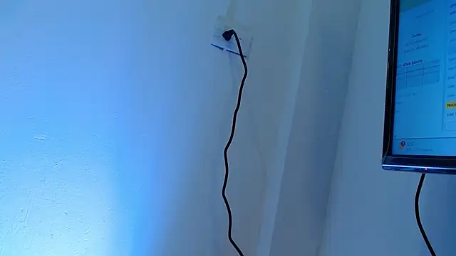 Lunaartistry online show from December 4, 2025, 3:27 am