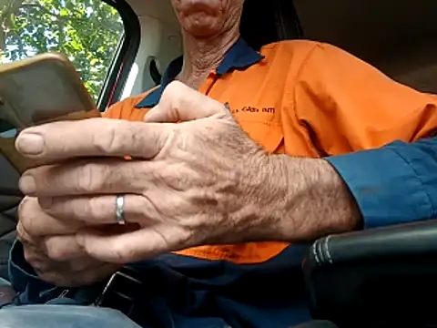 gapingmanpussy online show from December 3, 2025, 4:31 am