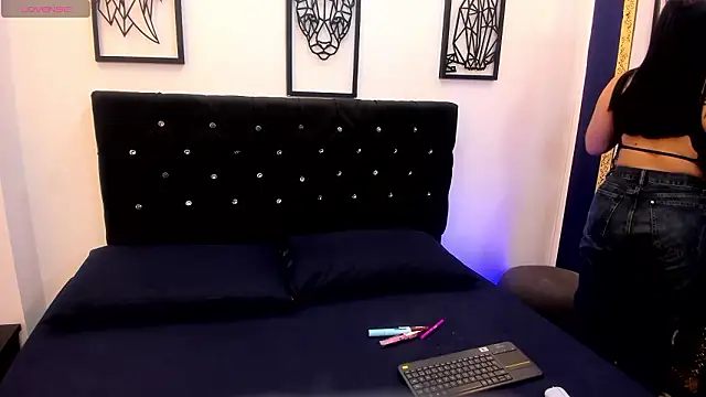 Snapshot of AgathaMyller chatting on March 9, 2026, 12:42 pm AgathaMyller online show from March 9, 2026, 12:42 pm