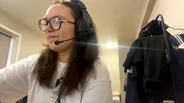 KerriMcbreen online show from December 4, 2025, 3:16 am