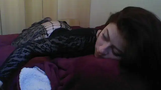 GabriellaManhas online show from April 19, 2026, 6:32 pm